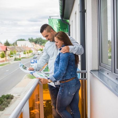 Azur Haz Viola Apartman Sárvár 外观 照片